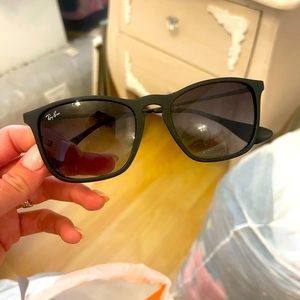 Black Rayban sunglasses unisex